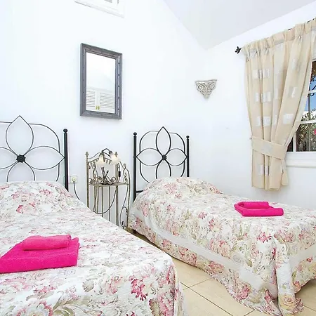 Puerto Del Carmen Sleeps 6 Wifi T707636