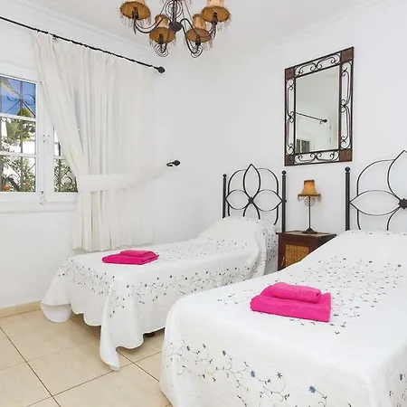 Villa Puerto Del Carmen Sleeps 6 Wifi T707636